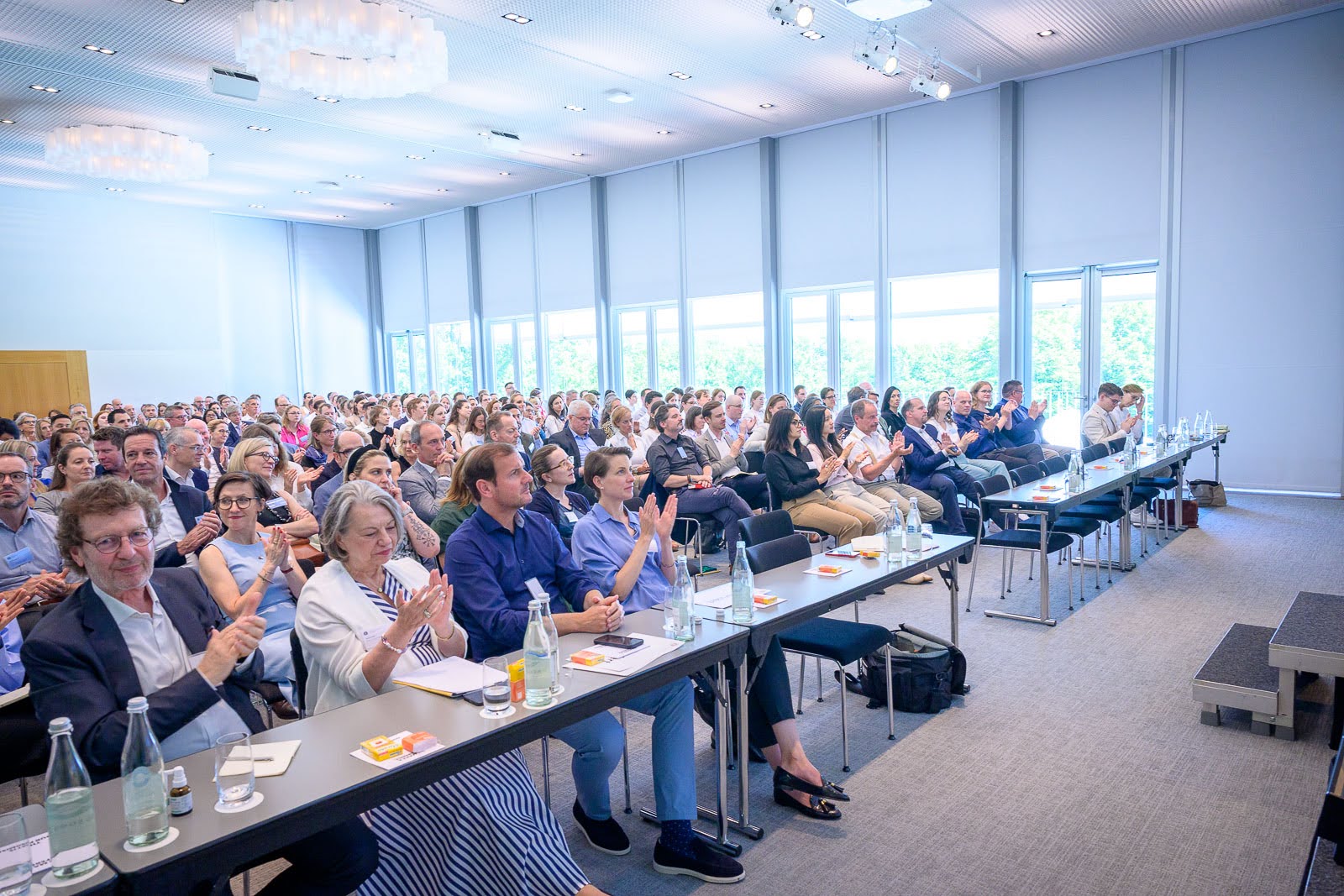 Fotografie der Besucher:innen des GB-Symposium 2025 in Rüschlikon